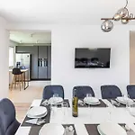 Irena Villa *