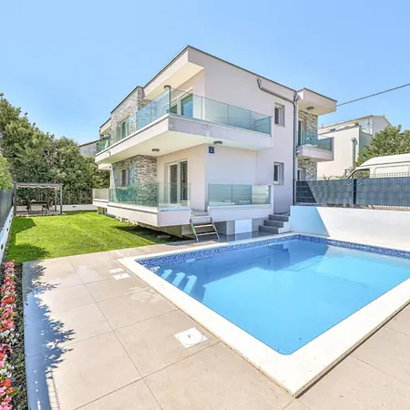 וילה Irena Kaštela